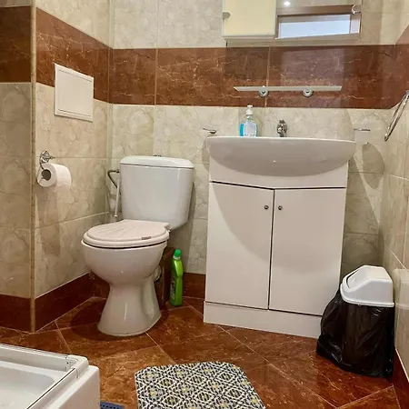 Peaceful, Floor, 2 Bedroom Apartament